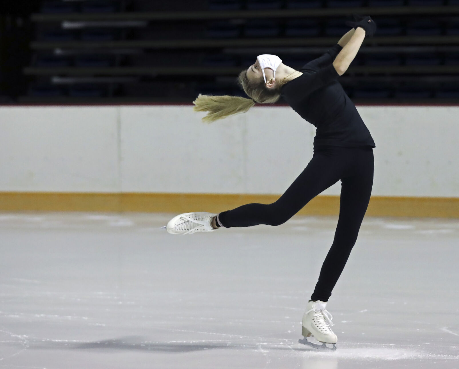 BR.iceskating.112220 02 mw.JPG